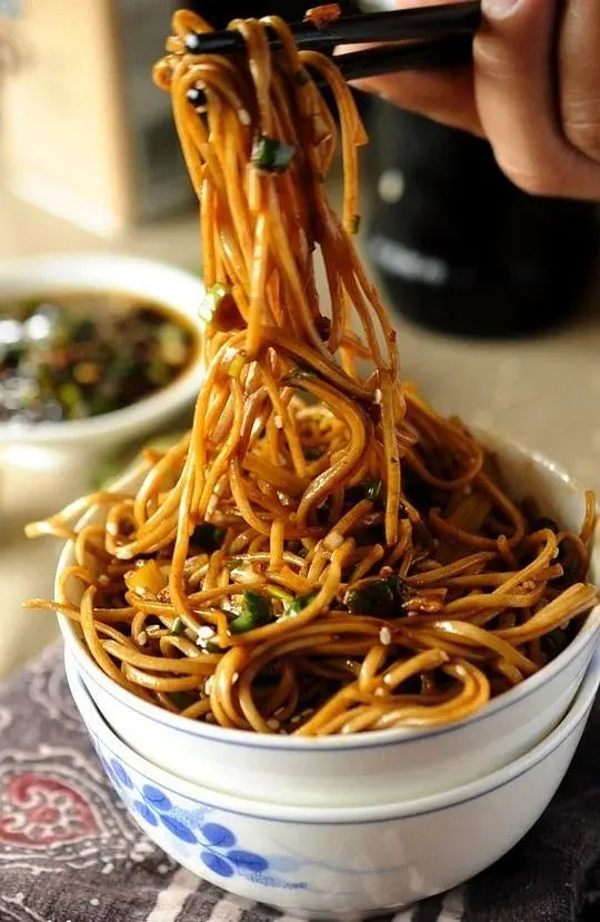 《舌尖上的武汉》：烟火气美食纪录片，唤醒你的味蕾记忆！美食攻略、地道小吃全收录